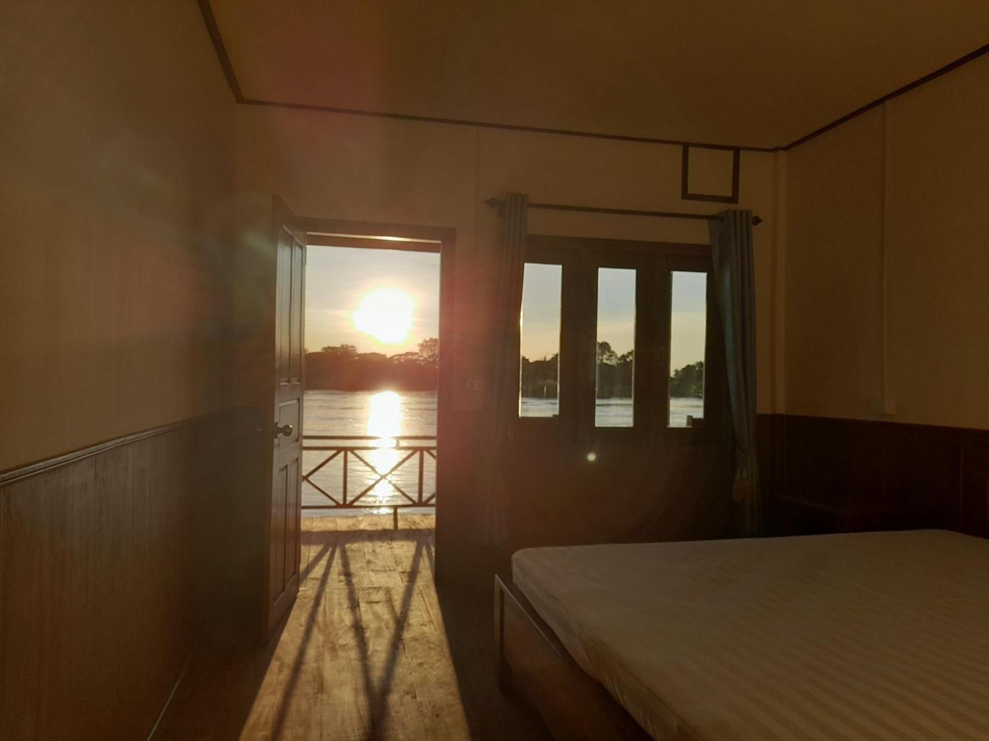 Dondet Vixay Sunset And River View ดอนเดด ภายนอก รูปภาพ