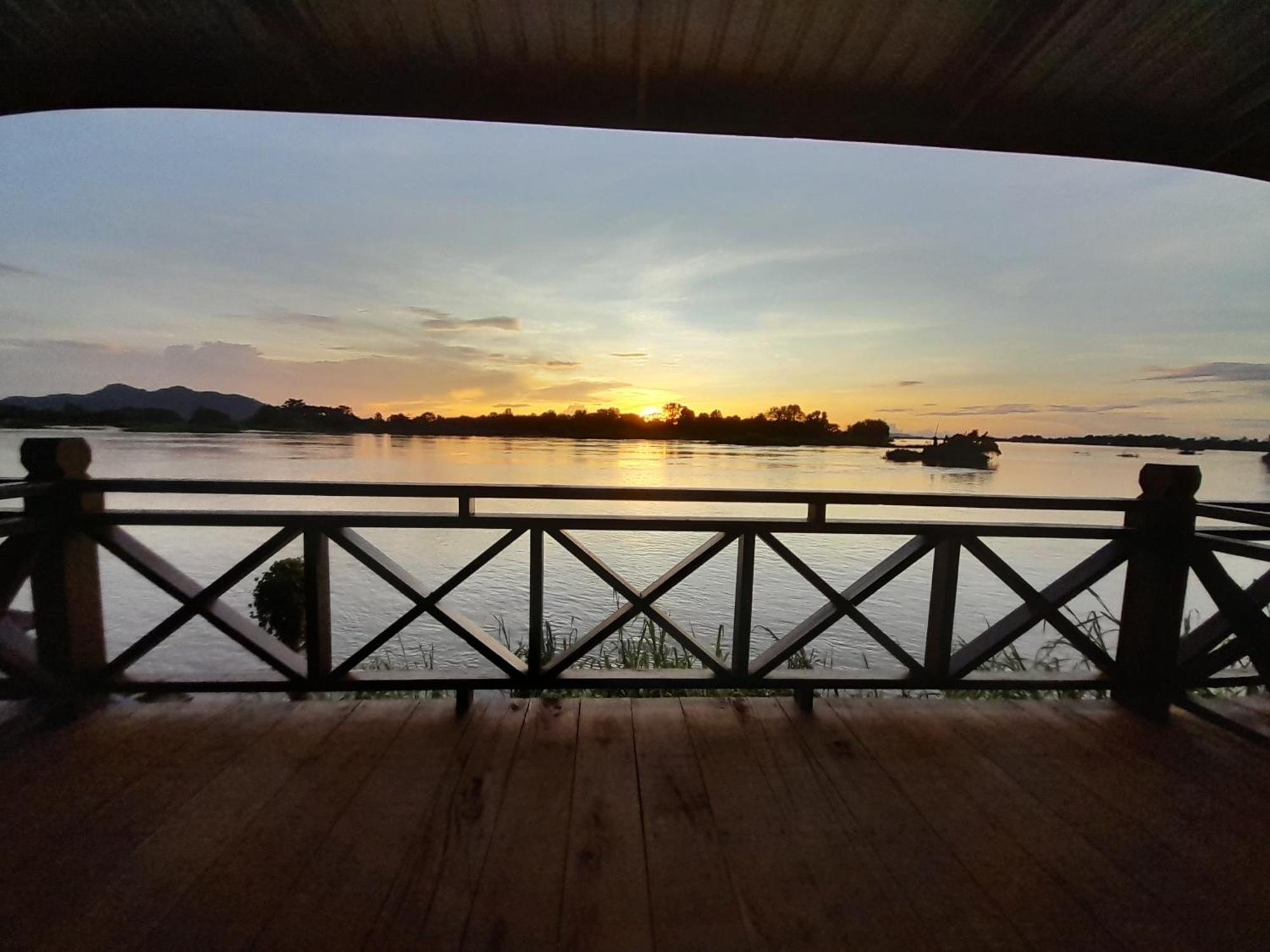 Dondet Vixay Sunset And River View ดอนเดด ภายนอก รูปภาพ