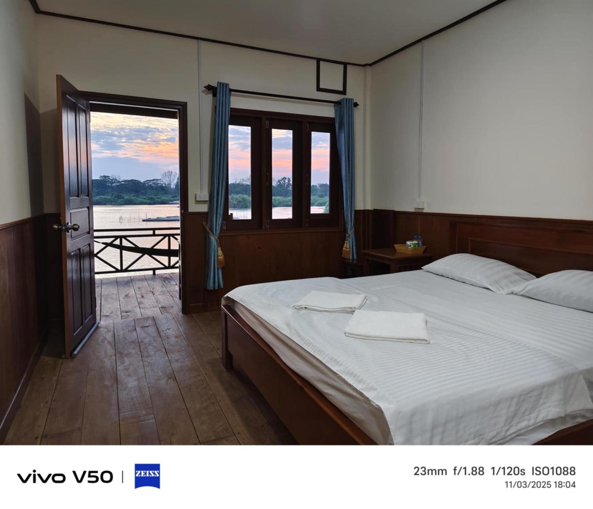 Dondet Vixay Sunset And River View ดอนเดด ภายนอก รูปภาพ